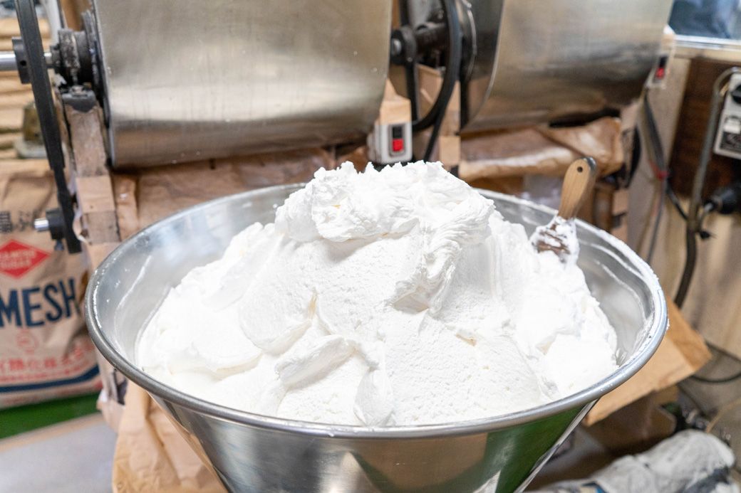 材料変更のたびに試行錯誤を繰り返し、「空気を抱き込むような」フワフワ感が守られている（写真：筆者撮影）