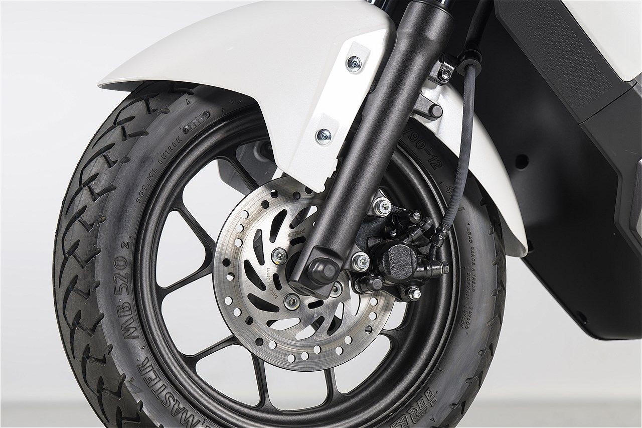 原付一種のホンダ新型電動スクーター｢アイコンe:｣（写真：ホンダモーターサイクルジャパン）