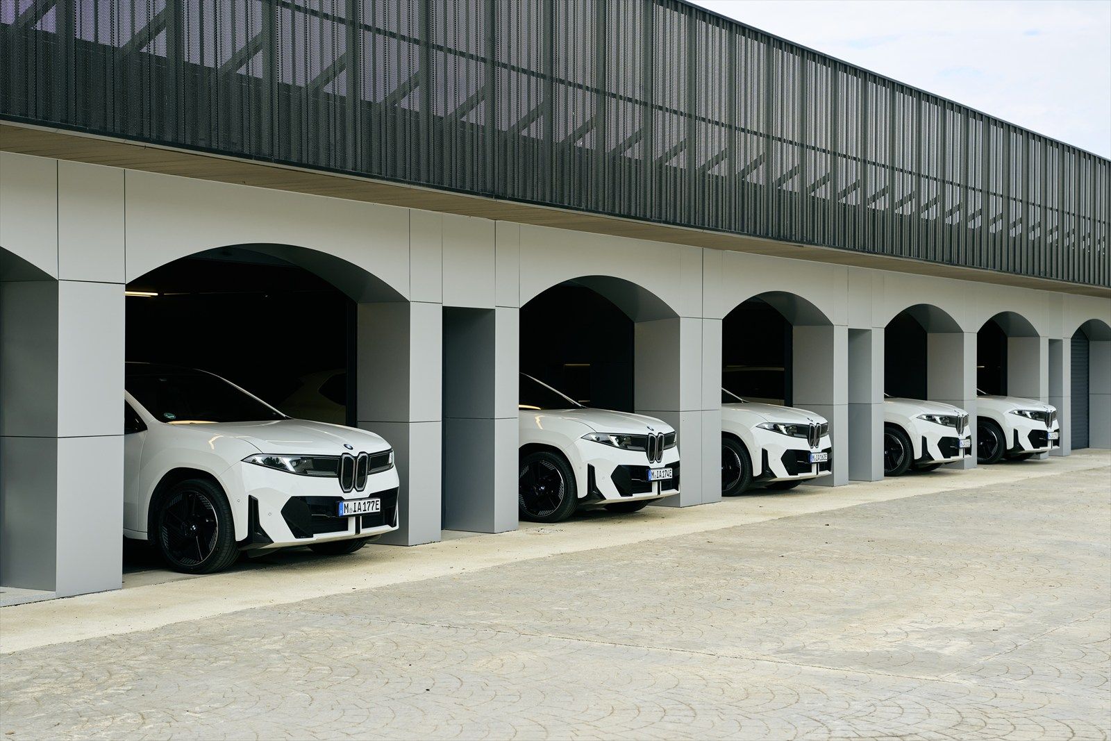 BMW iX3（写真：BMW）