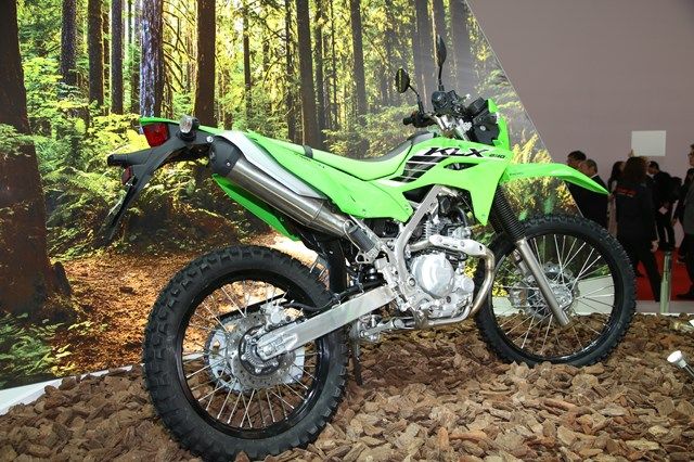 カワサキモータースの「KLX230」（筆者撮影）