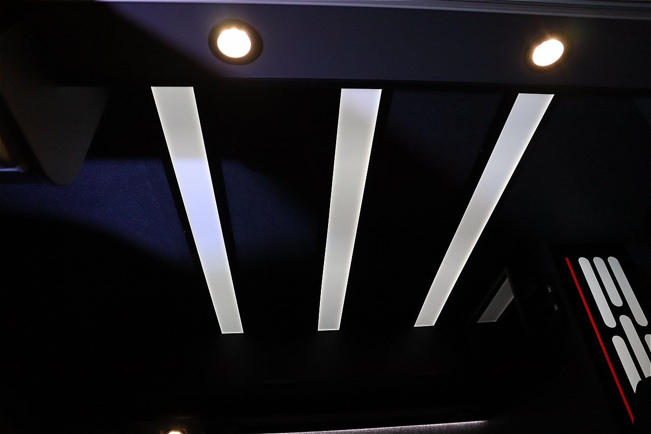 スター・ウォーズの世界観が広がるトイファクトリーのキャンピングカー「ダビンチ6.0＜スター・ウォーズ＞エディション」（筆者撮影）