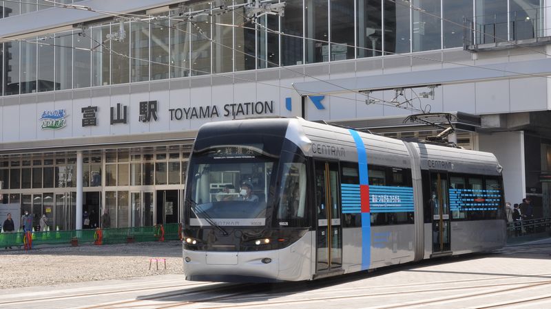 富山LRT｢南北接続｣､地方交通の新潮流を生むか 駅を貫通して直通､一部で後退した部分も | ローカル線･公共交通 | 東洋経済オンライン