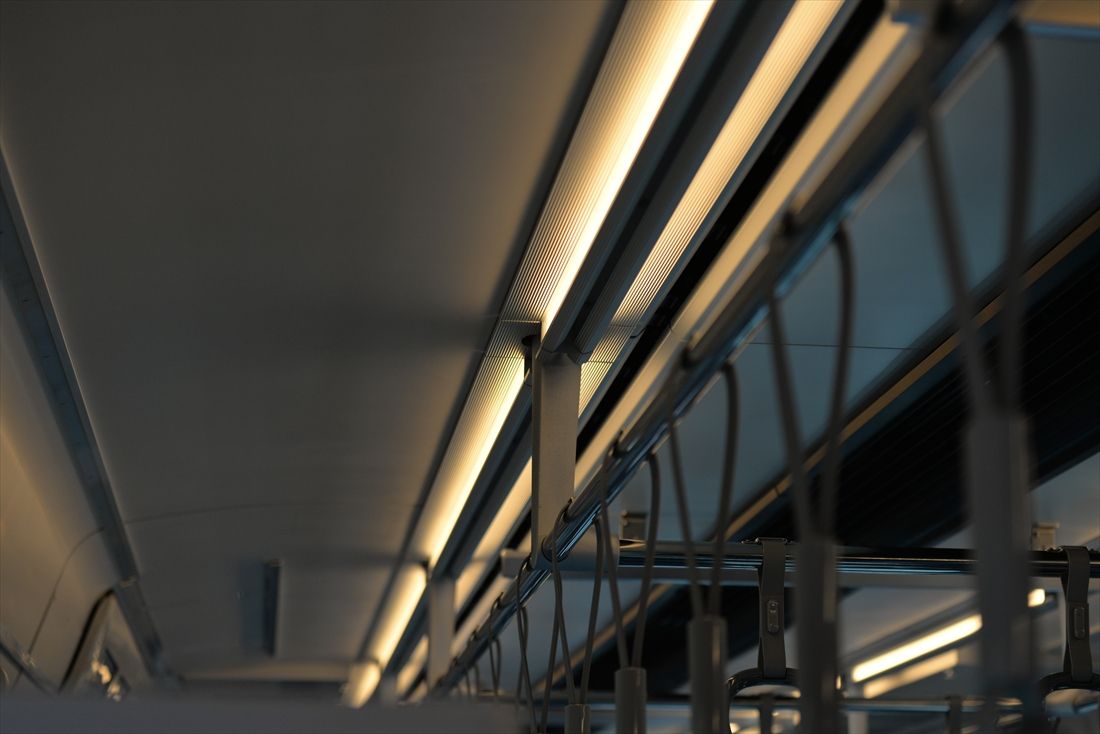 車内照明はLED式で色調などを調節できる（撮影：大澤誠）