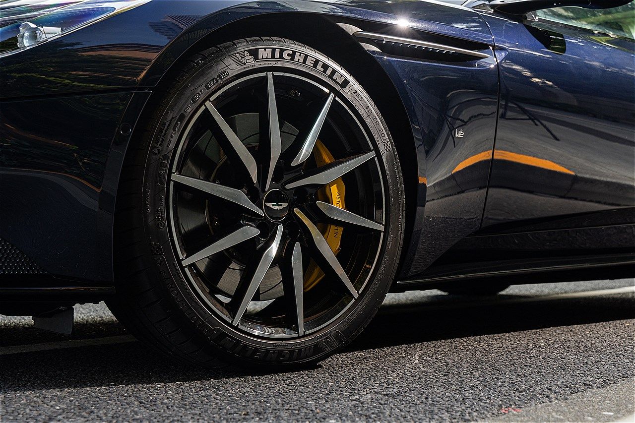 アストンマーティン「DB11」（写真：三木 宏章）