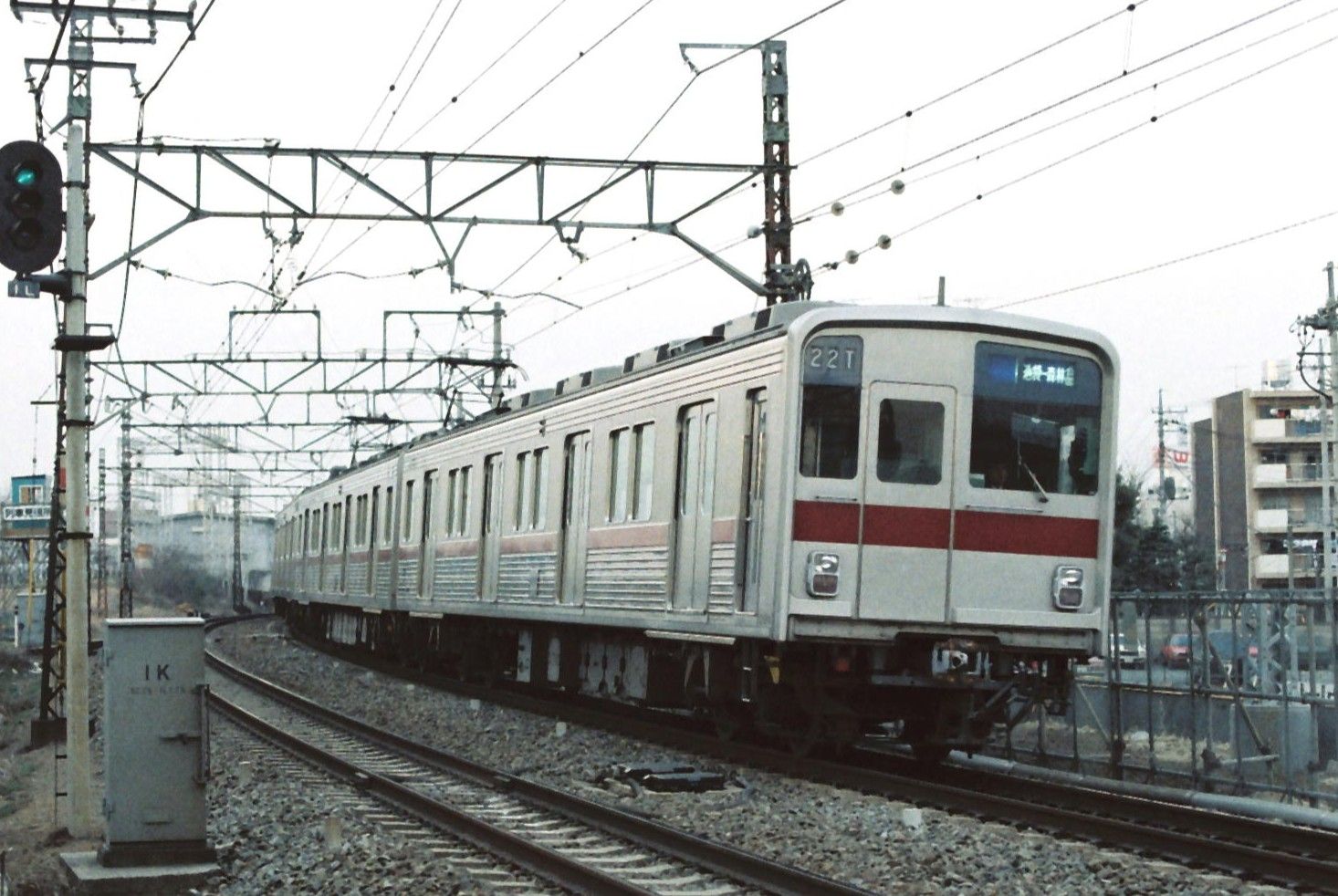 朝霞―和光市間を走る9101編成。側面の中央に行先表示器がない（写真：東武鉄道）