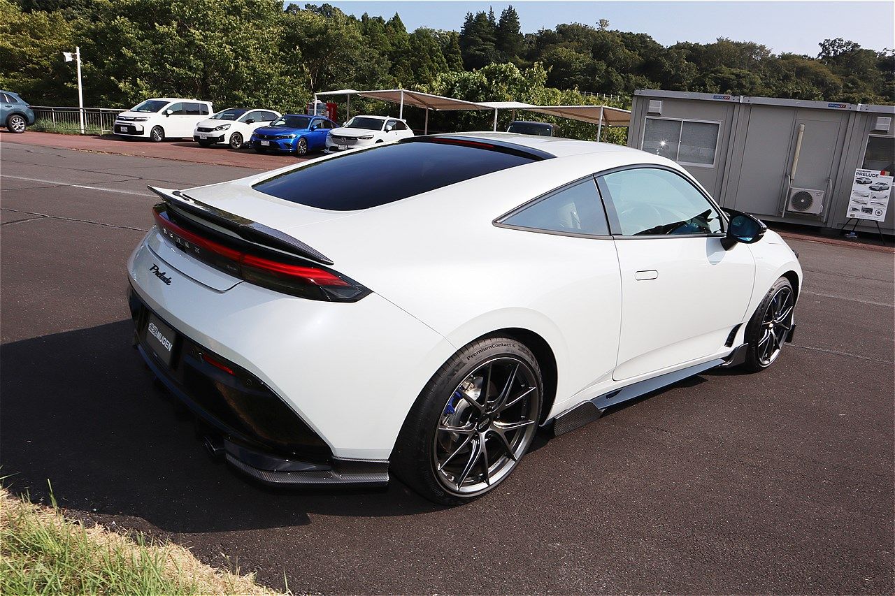 無限のパーツを装着した新型「プレリュード」（筆者撮影）