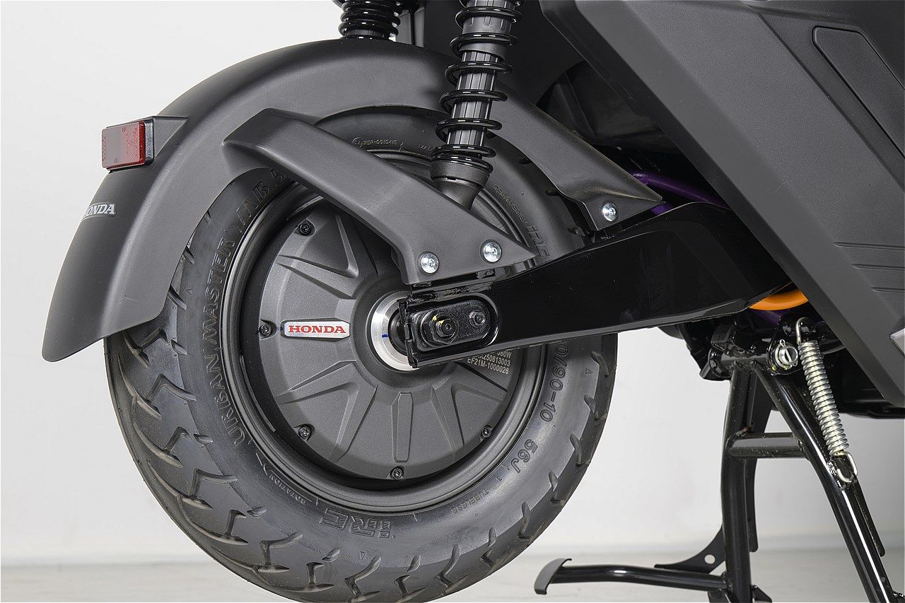 原付一種のホンダ新型電動スクーター｢アイコンe:｣（写真：ホンダモーターサイクルジャパン）