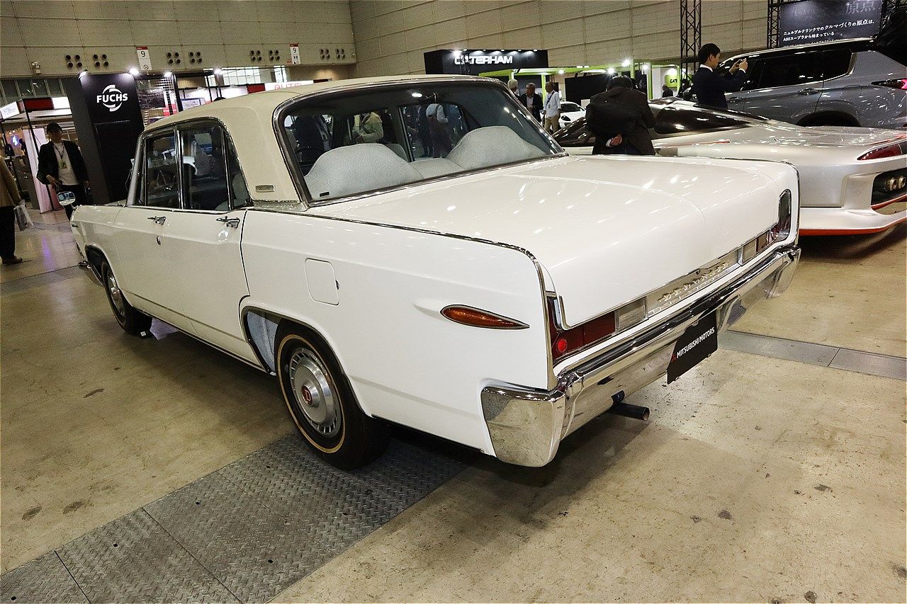 1964年発売の三菱「デボネア」（筆者撮影）