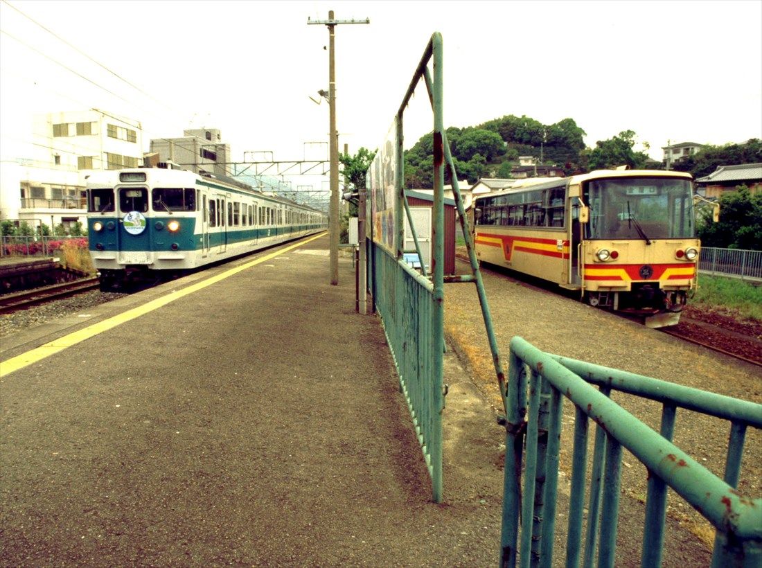 晩年の有田鉄道線は元樽見鉄道のレールバス、ハイモ180形で運行していた（撮影：南正時）