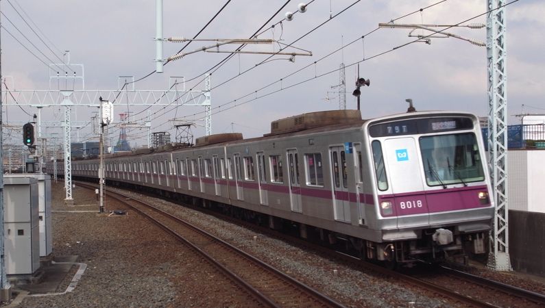 半蔵門線8000系（東京メトロ）（筆者撮影）