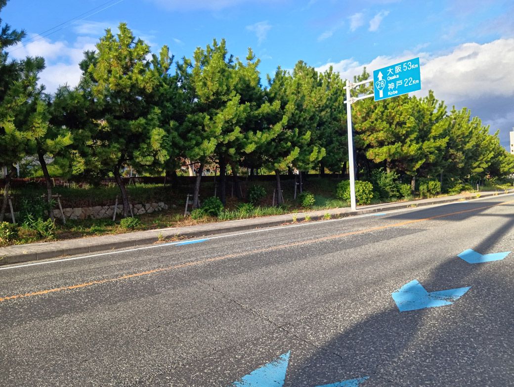 神戸市と明石市は20キロちょい離れている（筆者撮影）