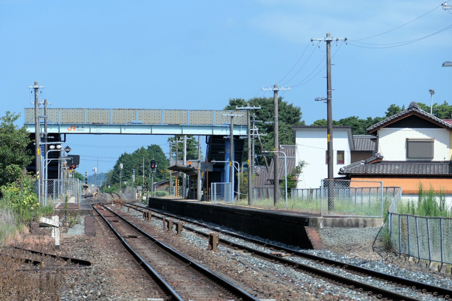 西側から見た田丸駅（記者撮影）