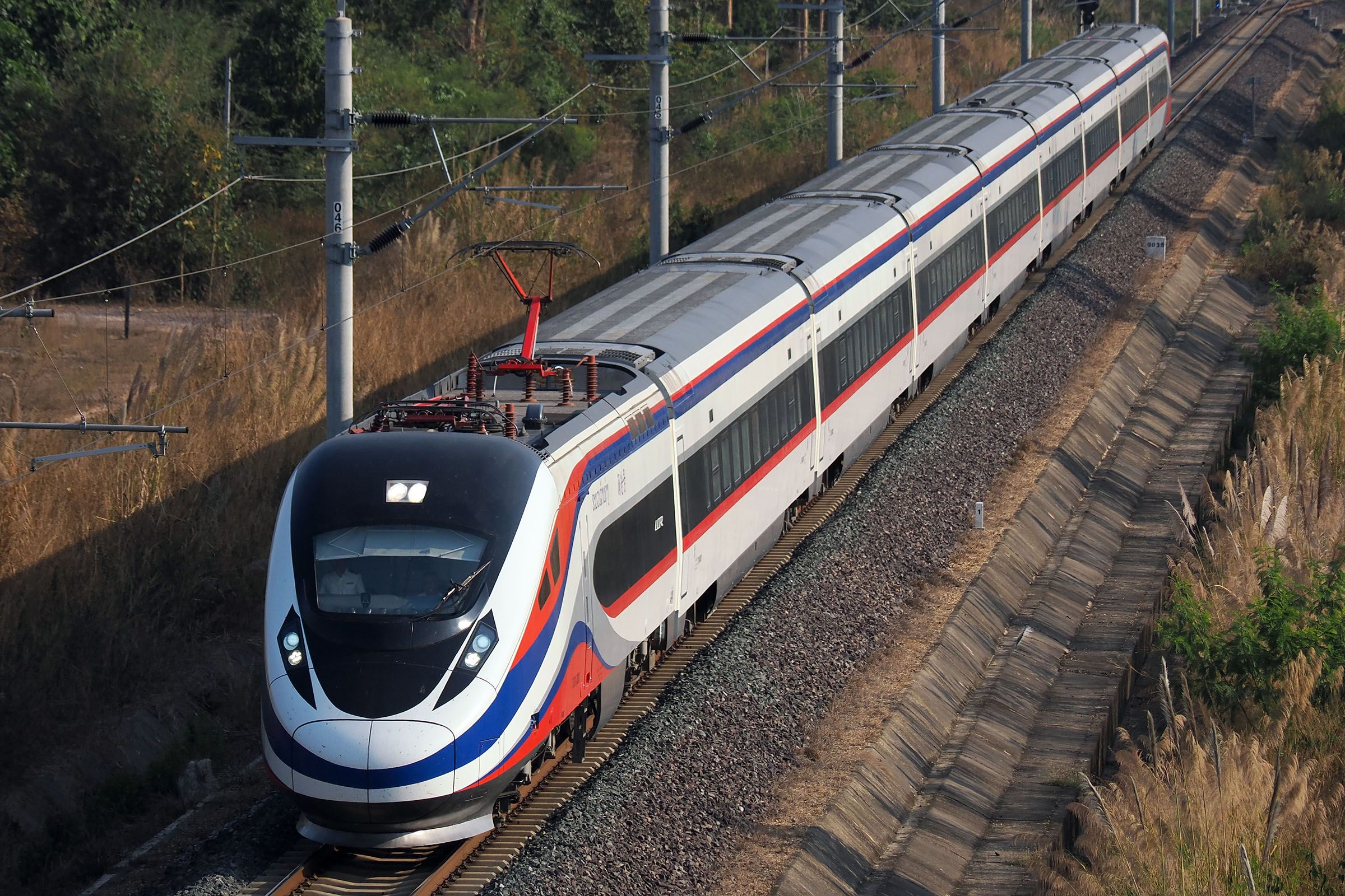 ラオス中国鉄道　CR200J形