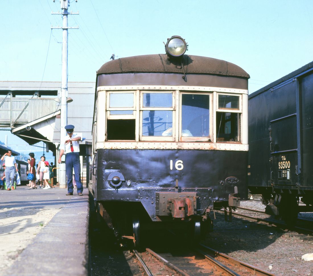 紀州鉄道のキハ16。かつての長大非電化私鉄、江若鉄道（滋賀県）の車両だった（撮影：南正時）