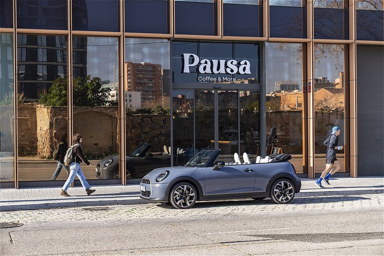 MINI（ミニ）の新型「ミニ・クーパー・コンバーチブルS」（写真：MINI）