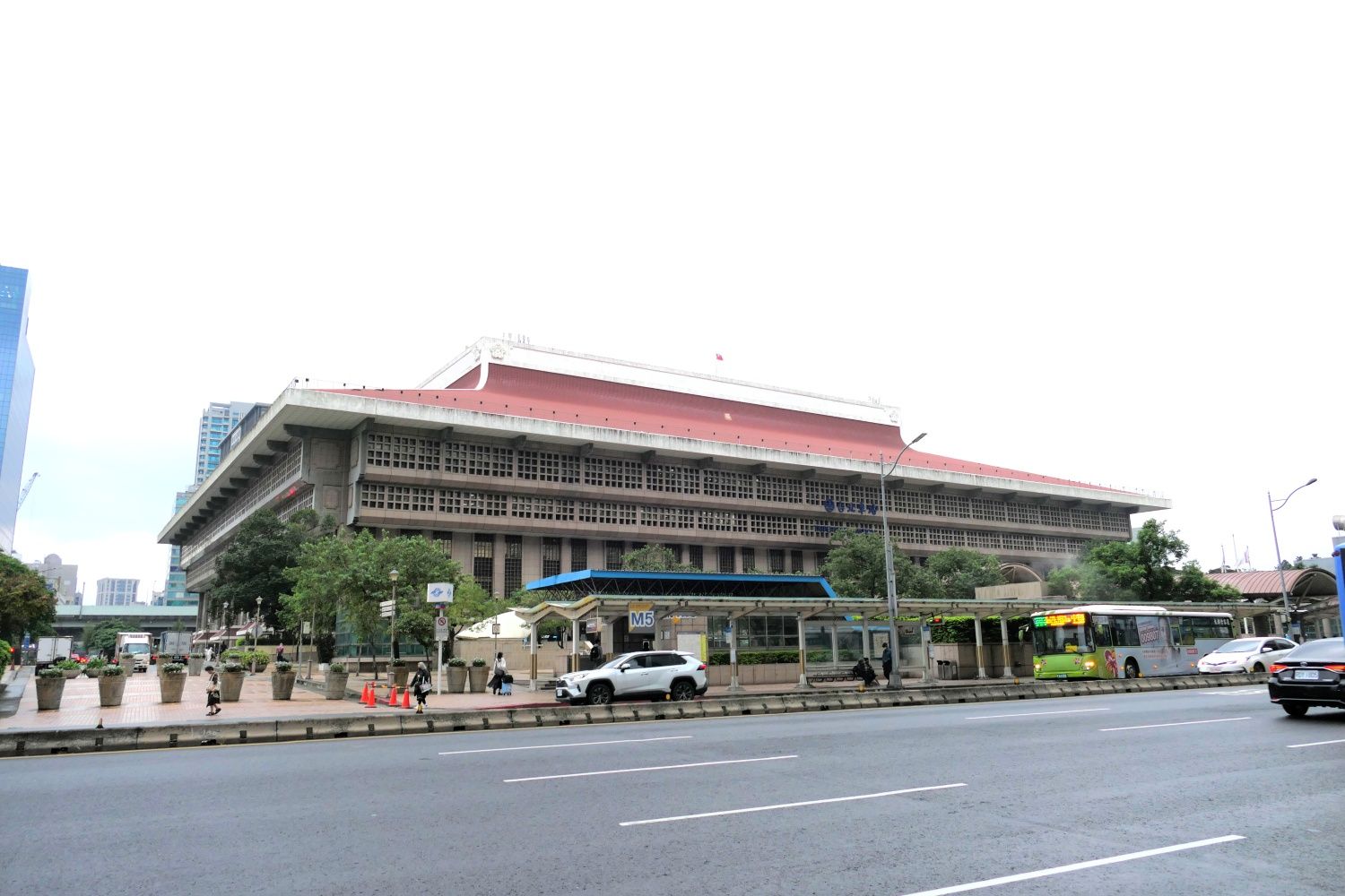 台北駅の外観（記者撮影）