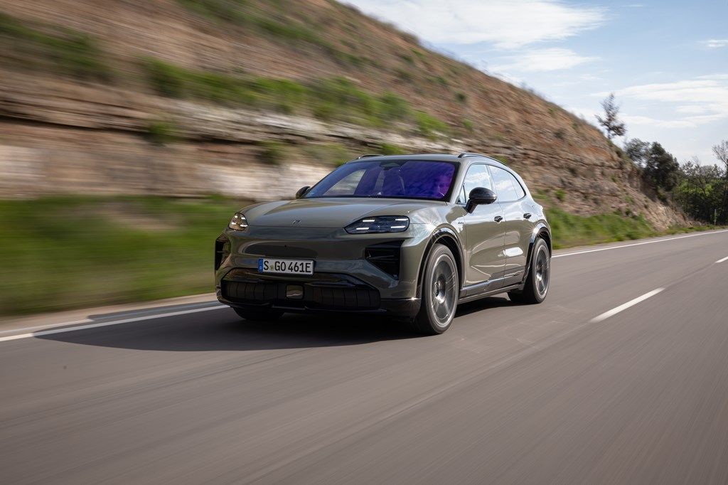 スペインで開催されたポルシェ新型EV「カイエン・エレクトリック」国際試乗会の様子（写真：Porsche AG）