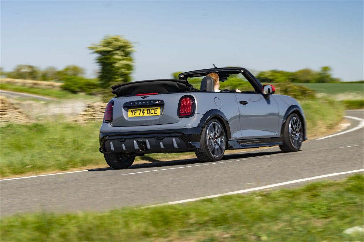 ミニ・コンバーチブル・ジョン・クーパー・ワークス（写真：MINI）