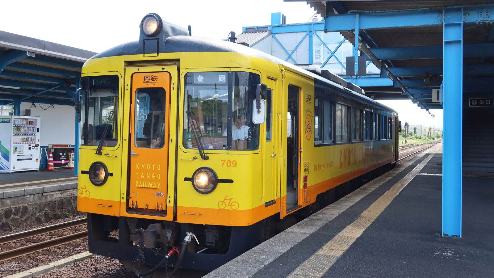 京丹後市へは丹後鉄道宮豊線で向かう。宮津と豊岡を結ぶ路線で単線、１両編成。無人駅が続く（写真：筆者撮影）
