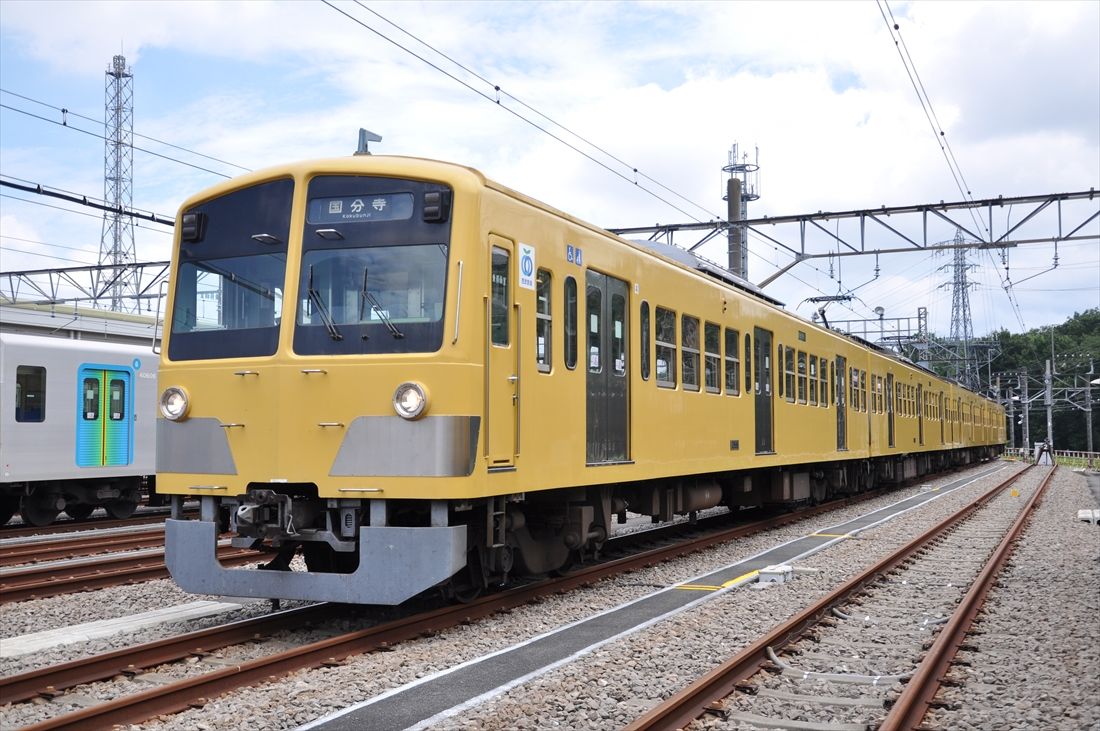 東急・小田急車両の導入で置き換えの対象となる西武101系（記者撮影）