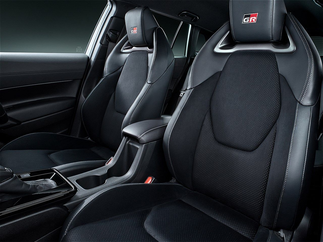 トヨタ「カローラ クロスGR SPORT」（写真：トヨタ自動車）