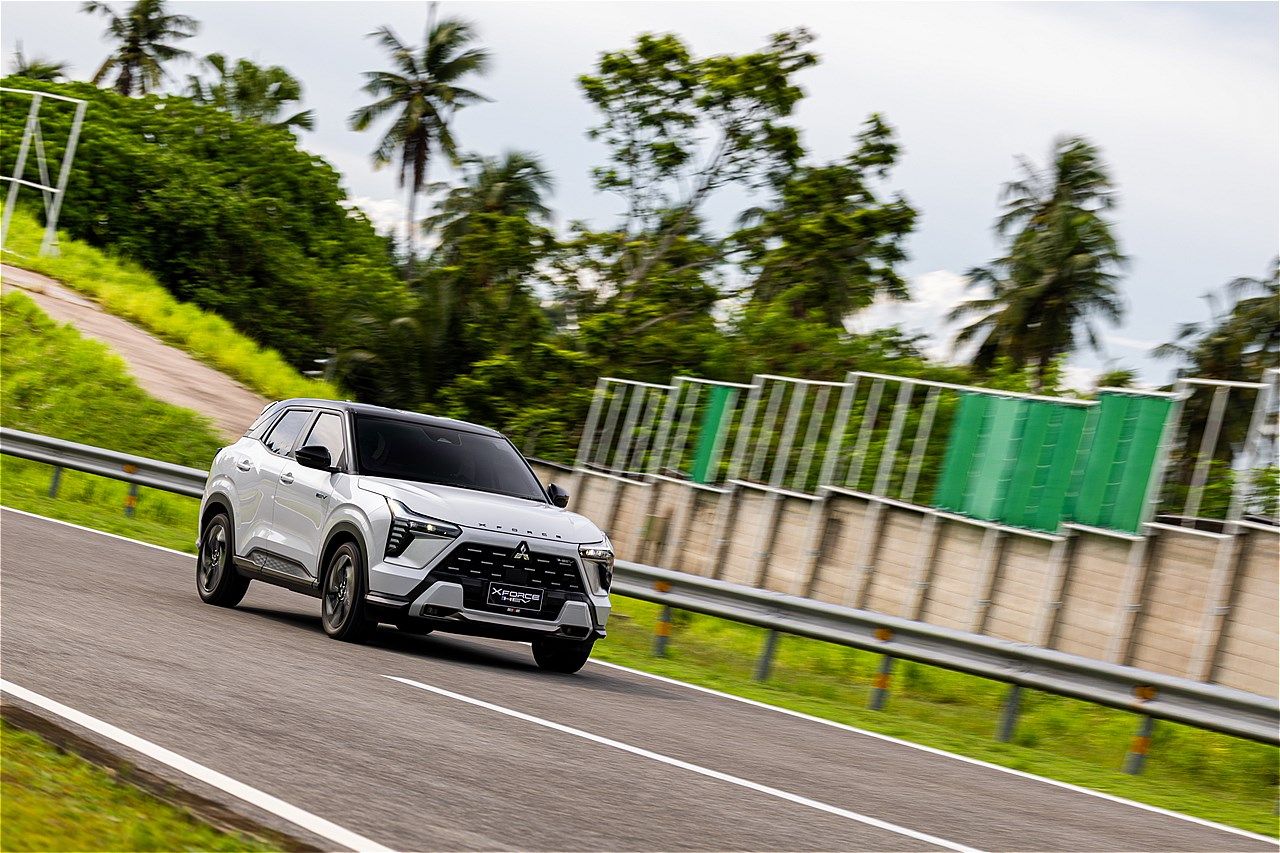 三菱の新型SUV「エクスフォースHEV」（筆者撮影）