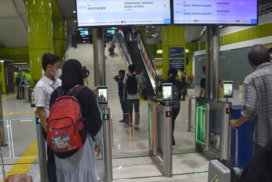 主要駅で導入が進む顔認証改札（筆者撮影）