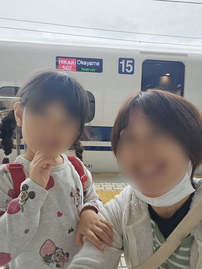 昨年の静岡～河口湖旅行で、娘は初めて新幹線に乗車（写真：坂田さん）