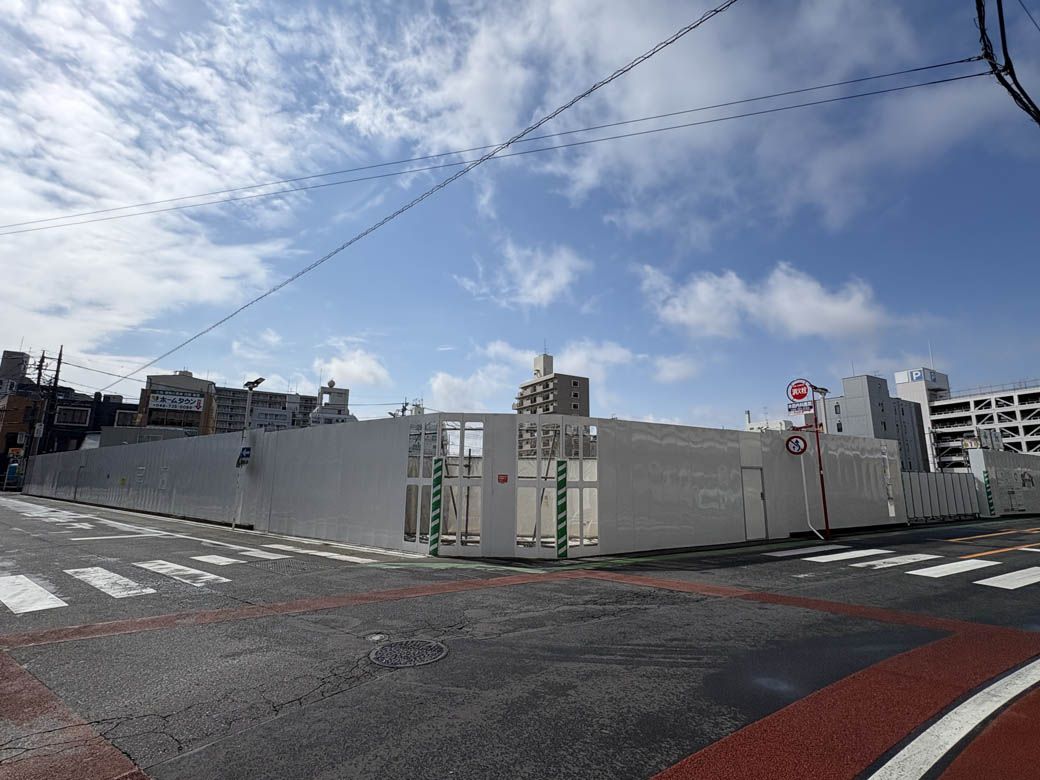 イトーヨーカドー春日部店の跡地。現在はマンションの建設中（写真：筆者撮影）