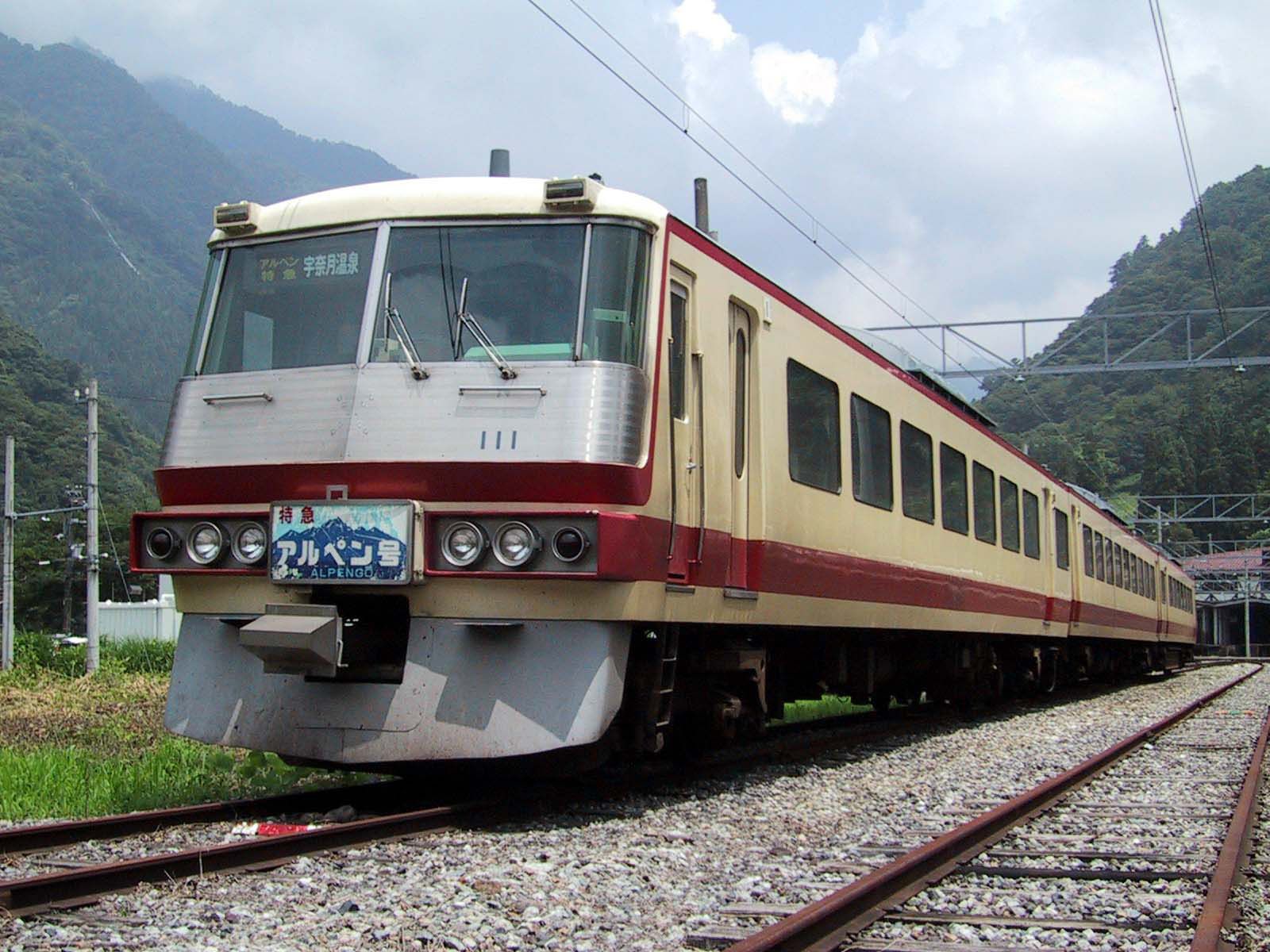 レッドアロー5000系は富山地方鉄道に譲渡されて活躍している（撮影：南正時）