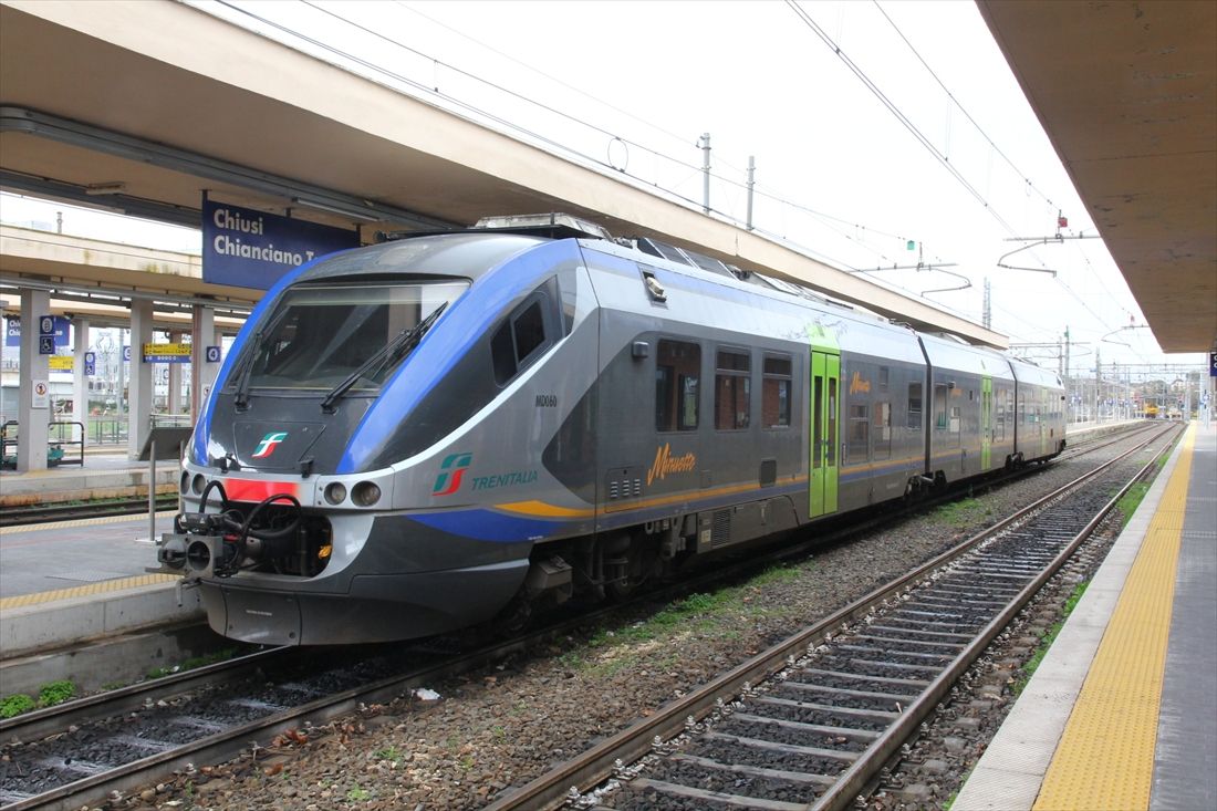 イタリアの近郊車両「ミヌエット」。台車部分以外は低床構造になっている（撮影：橋爪智之）