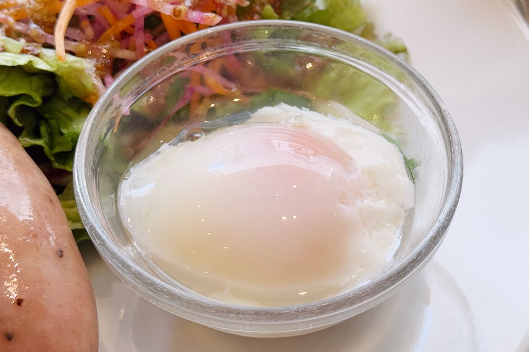 プリンチブレックファストのポーチドエッグ。味付けなしのシンプルな卵料理（筆者撮影）