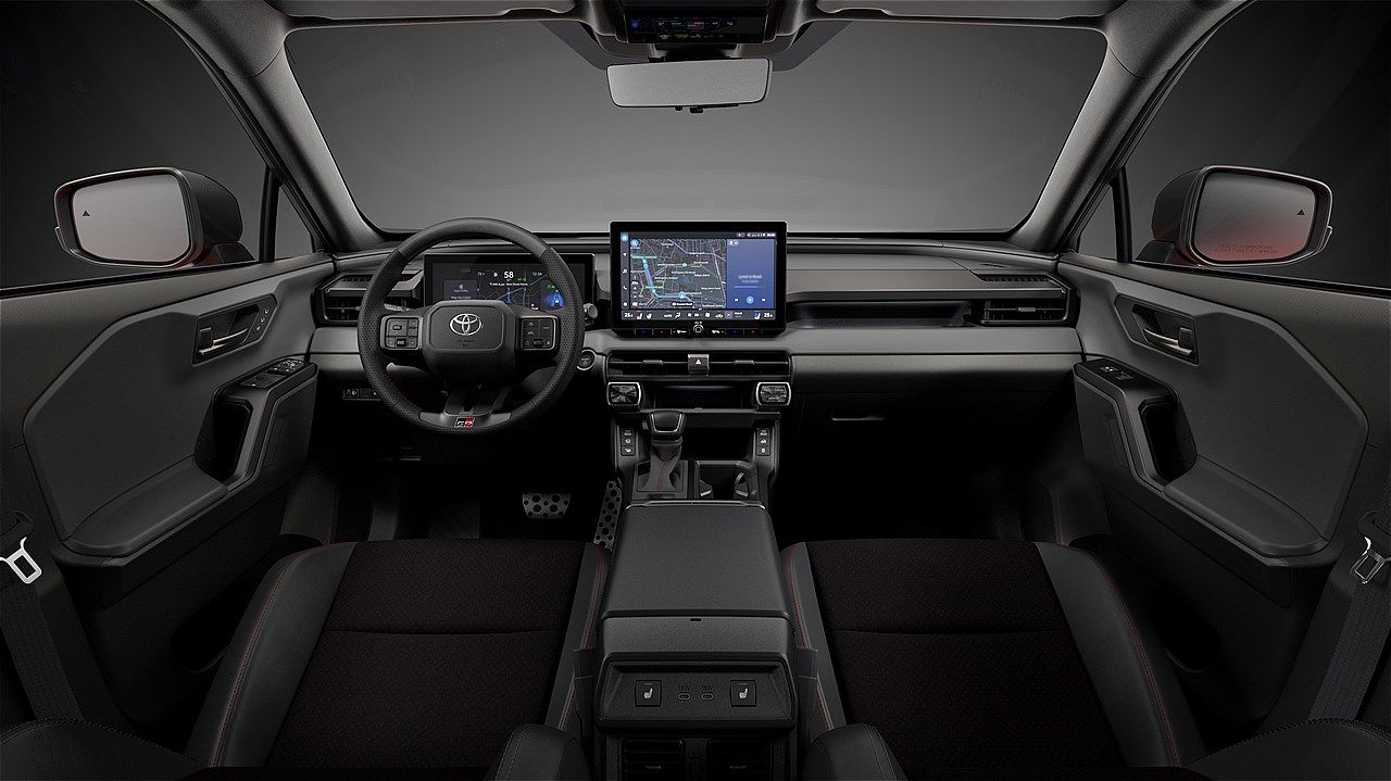 トヨタ新型「RAV4 GR SPORT（プロトタイプ）」（写真：トヨタ自動車）
