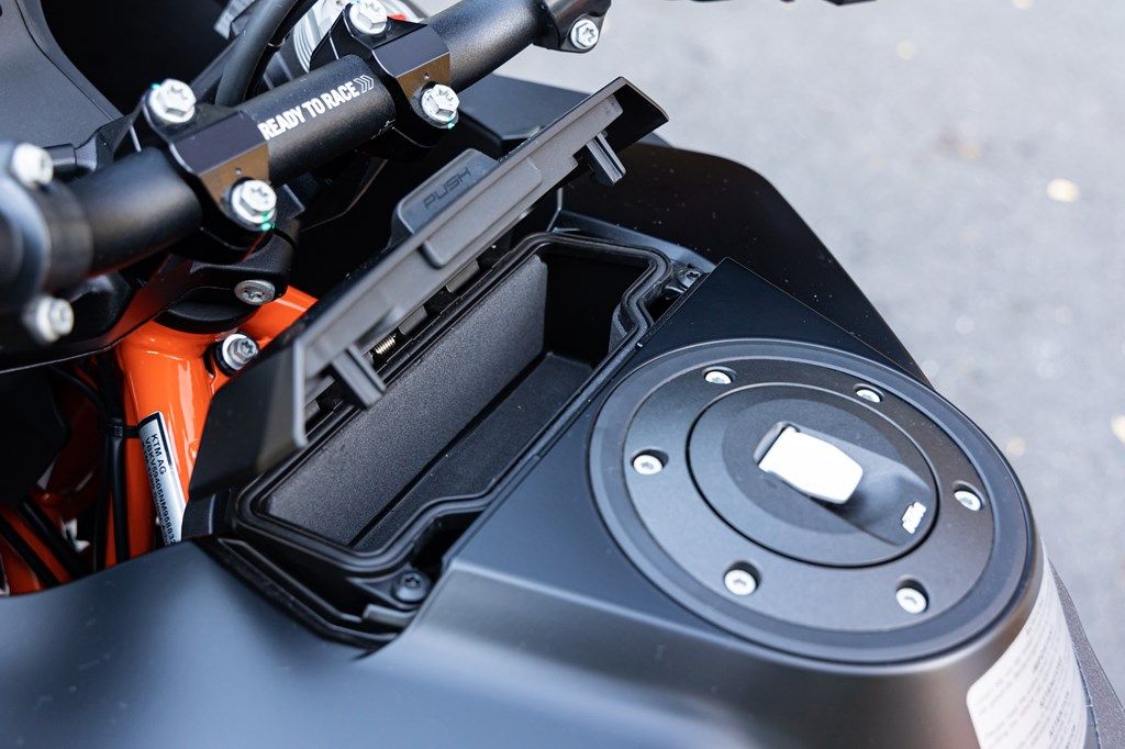 KTM「1290 スーパーアドベンチャーR」のディテール（東洋経済オンライン編集部撮影）