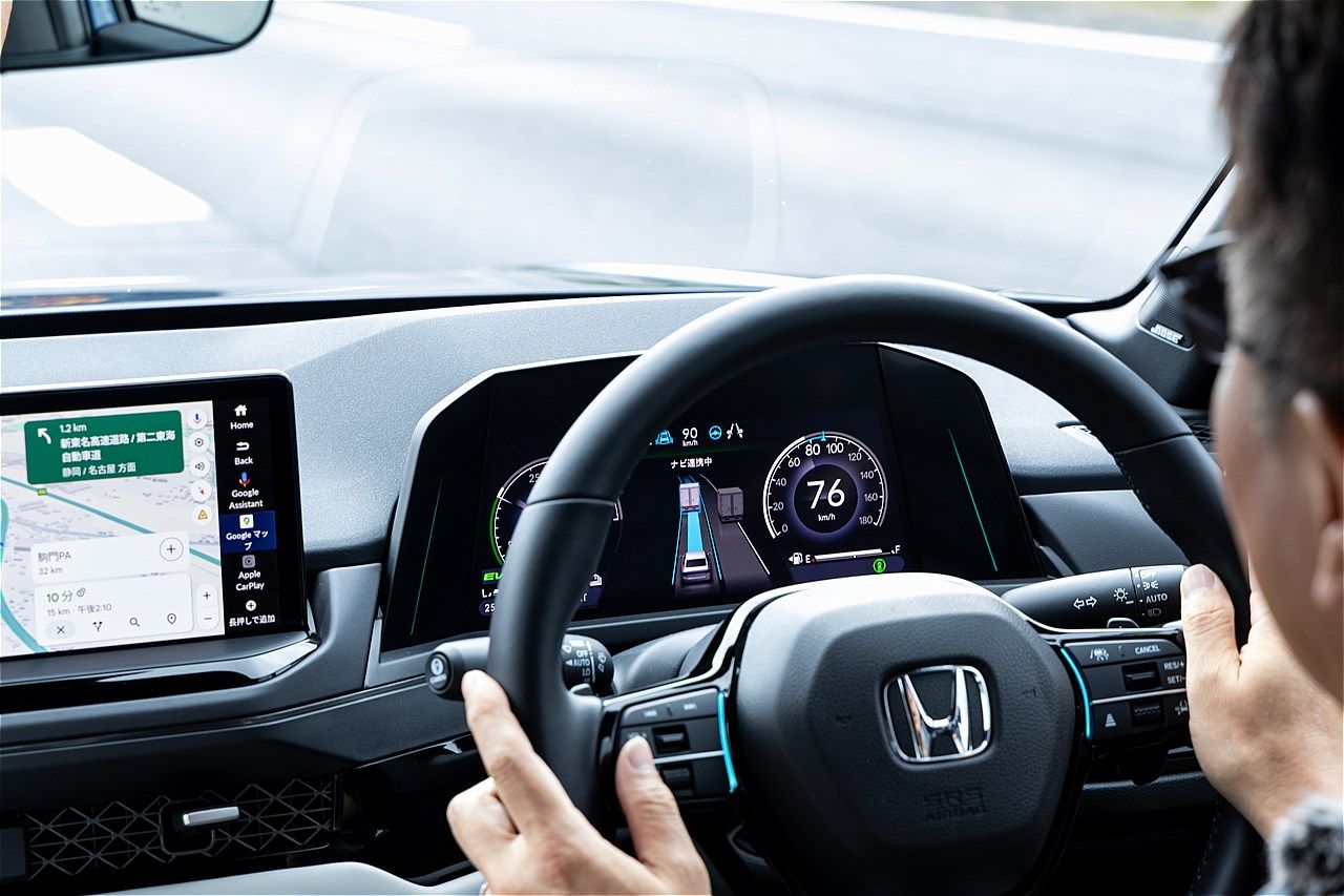 ホンダ量販モデル初のハンズオフ機能を搭載した「アコード e:HEV Honda SENSING 360＋」（写真：三木 宏章）
