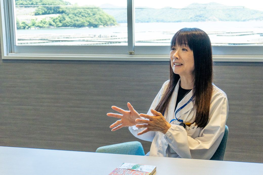 海の見える会議室でお話を伺った（筆者撮影）