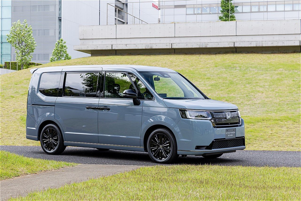 ホンダ「ステップワゴン e：HEV スパーダ  プレミアムライン ブラック エディション」（写真：三木 宏章）