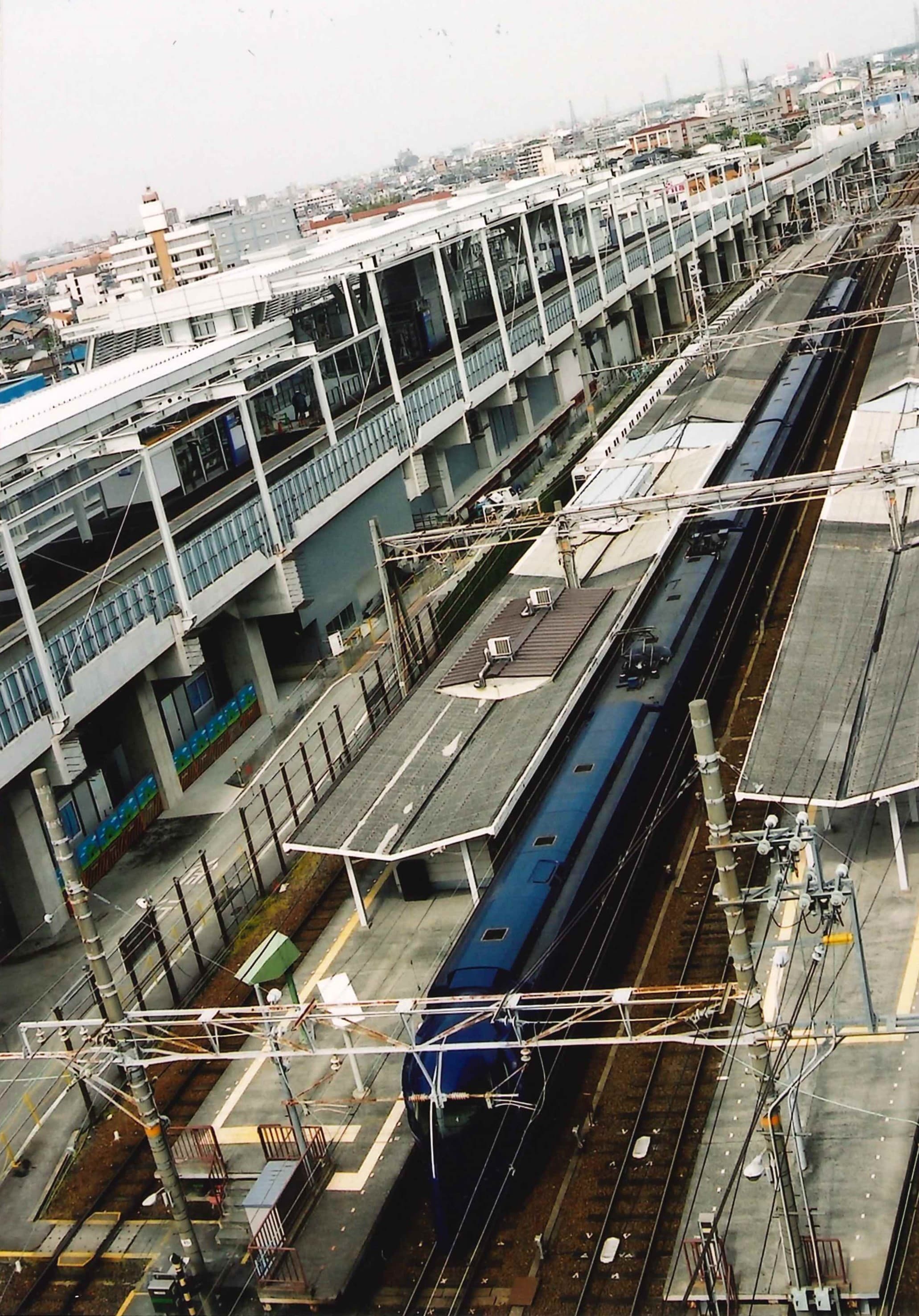 かつての泉佐野駅と特急「ラピート」（写真：南海電鉄）