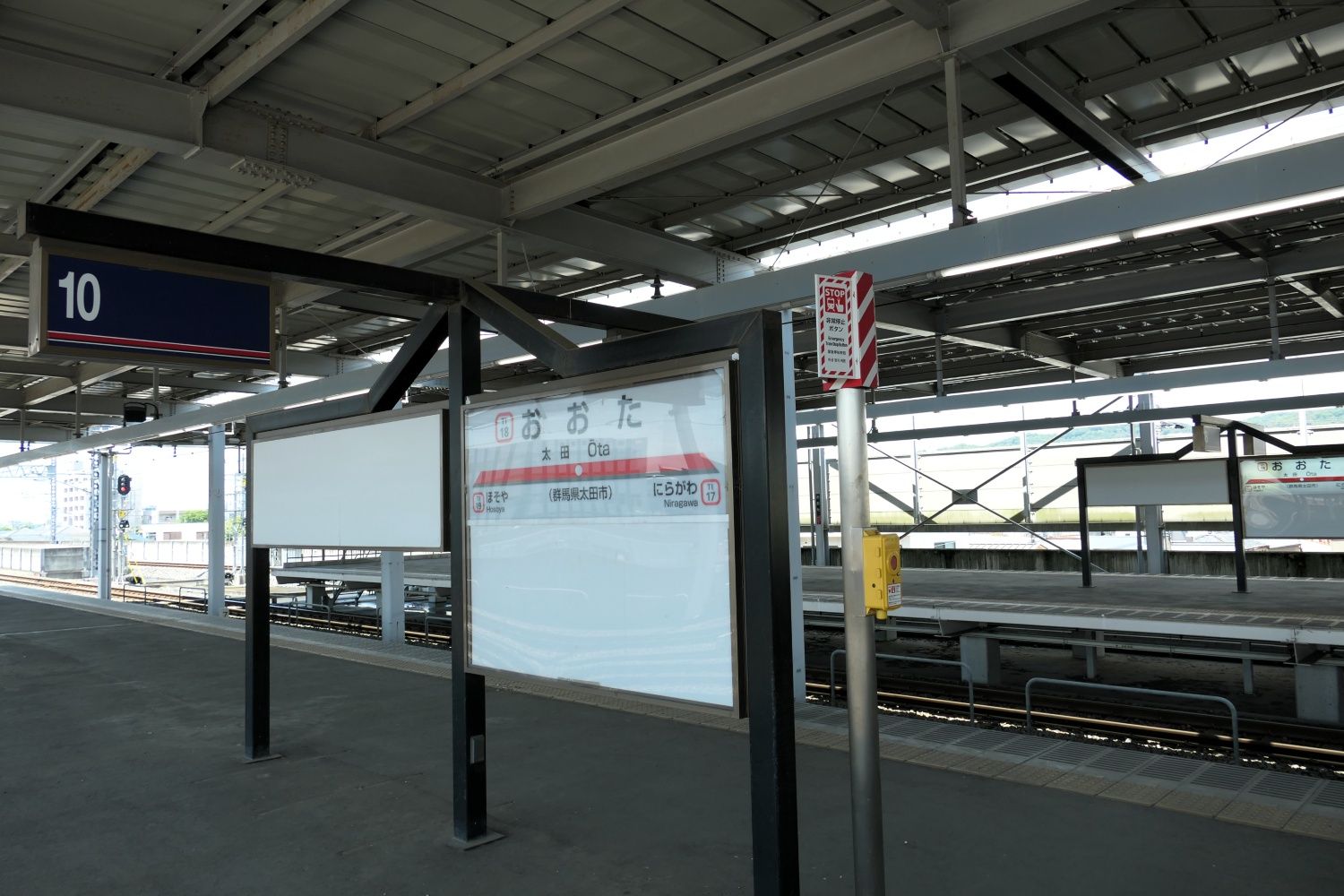 東武鉄道　太田駅　9・10番線ホーム
