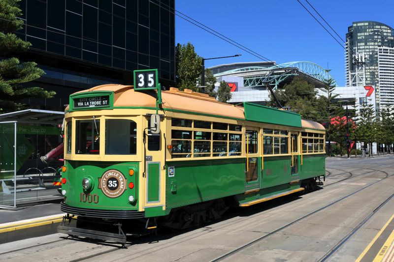 観光的に運行する35系統のループはレトロ車両。しかも運賃無料（筆者撮影）