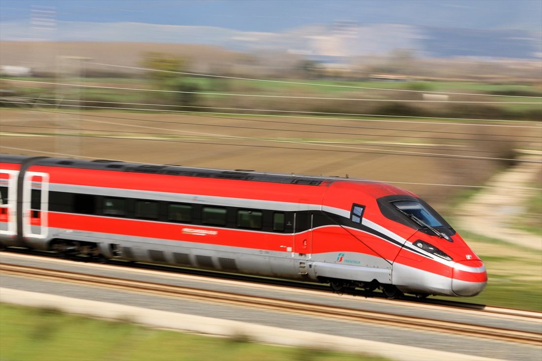 欧州各国で運行可能な万能車両「フレッチャロッサ・ミッレ（1000）」（撮影：橋爪智之）