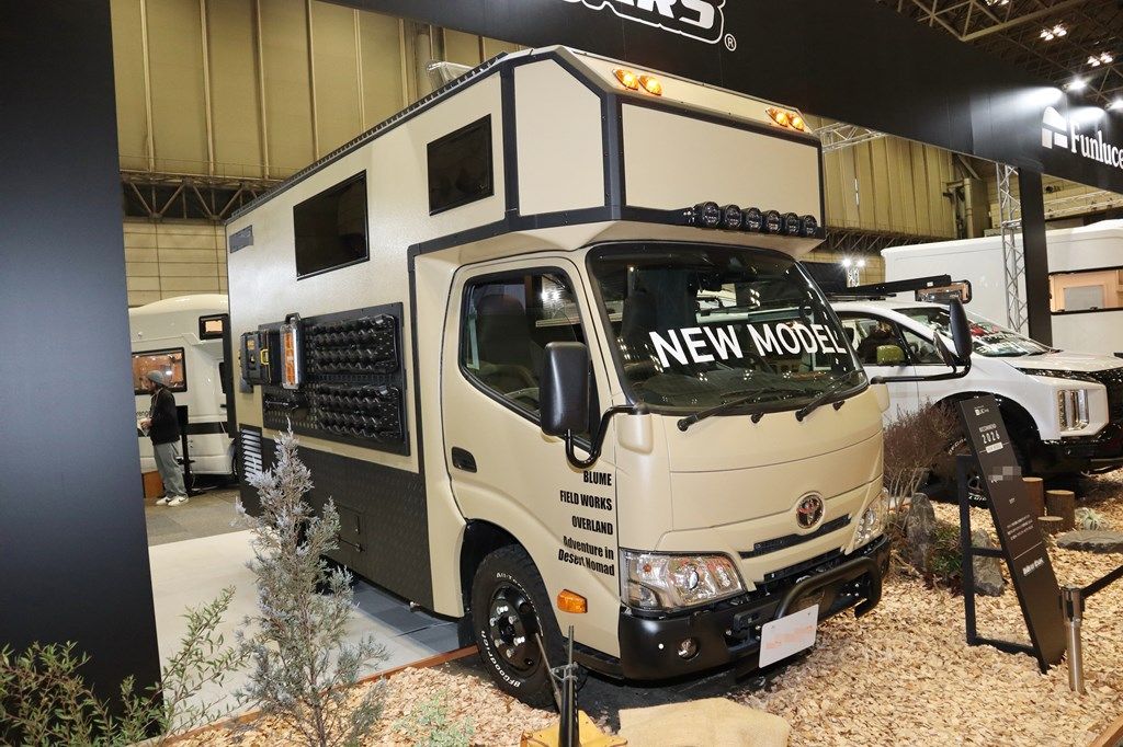 ダイレクトカーズの新作キャンピングカー「DN-75」（写真：筆者撮影）