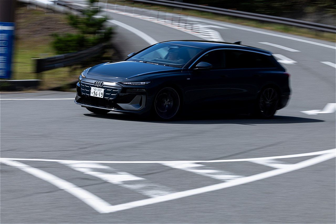 アウディの新型BEV「A6アバントe-tron」（写真：三木 宏章）