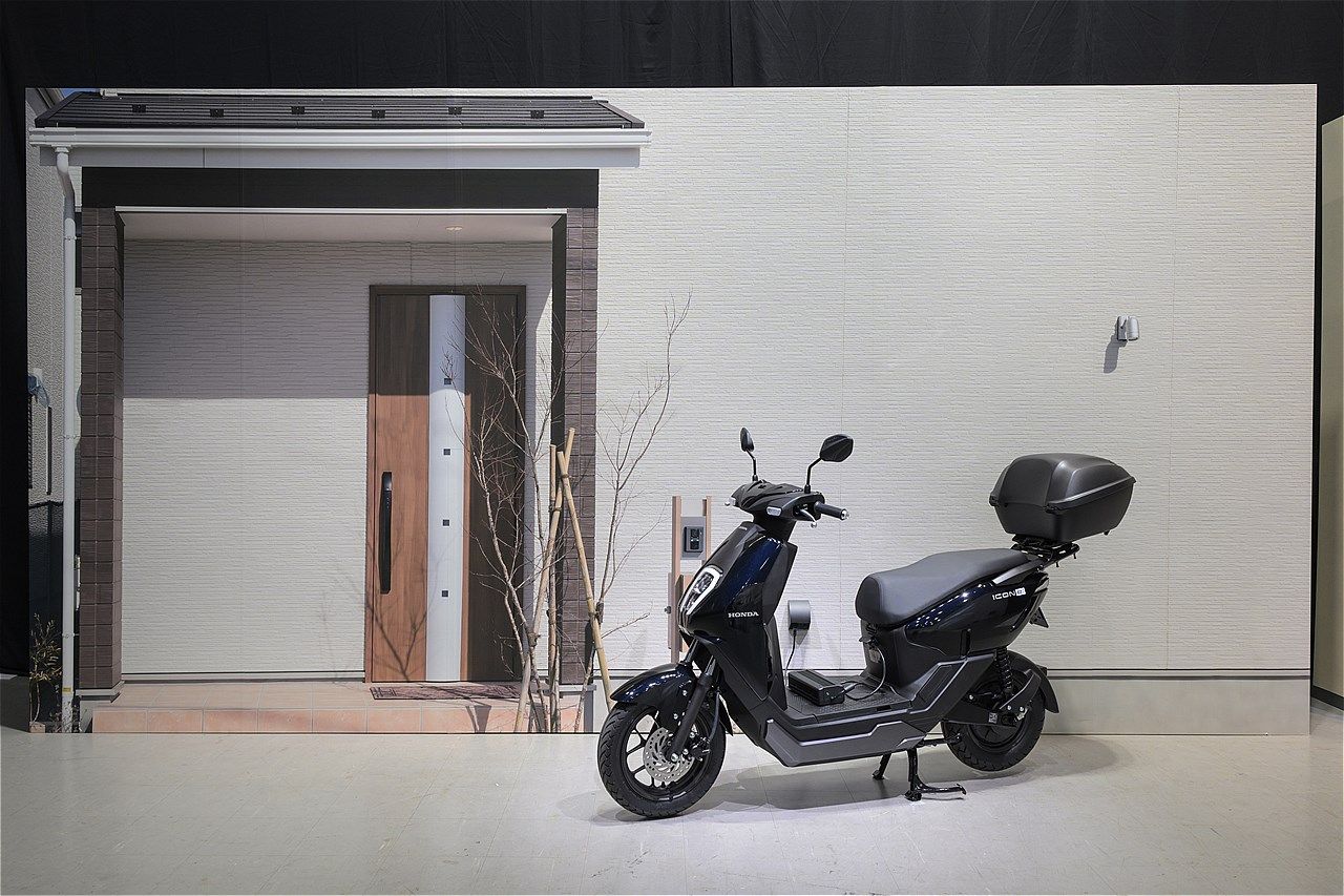 原付一種のホンダ新型電動スクーター｢アイコンe:｣（写真：ホンダモーターサイクルジャパン）