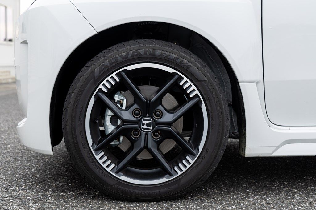 ホンダアクセスの純正アクセサリーを装着したホンダ「Super-ONE」（写真：三木 宏章）