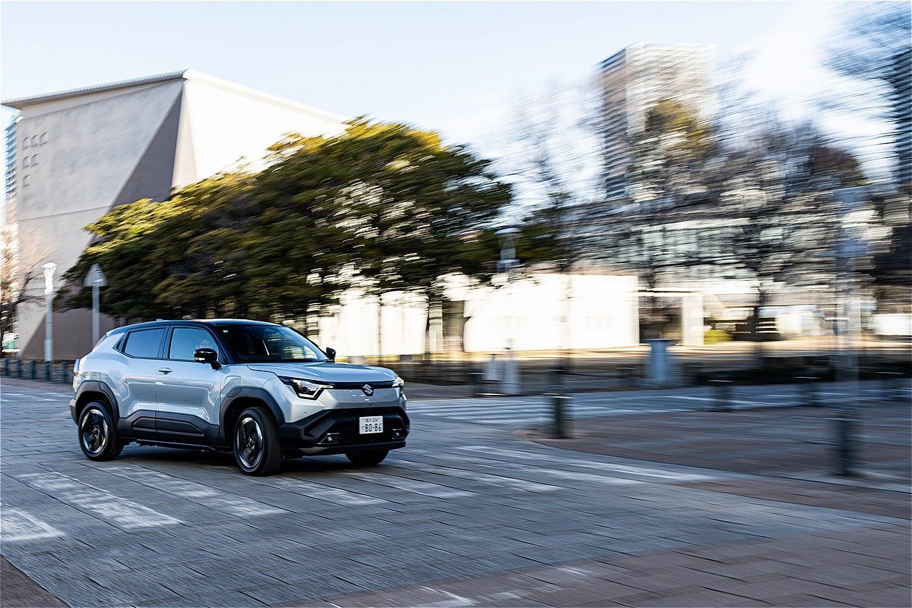 スズキの新型BEV「eビターラ」（写真：三木 宏章）