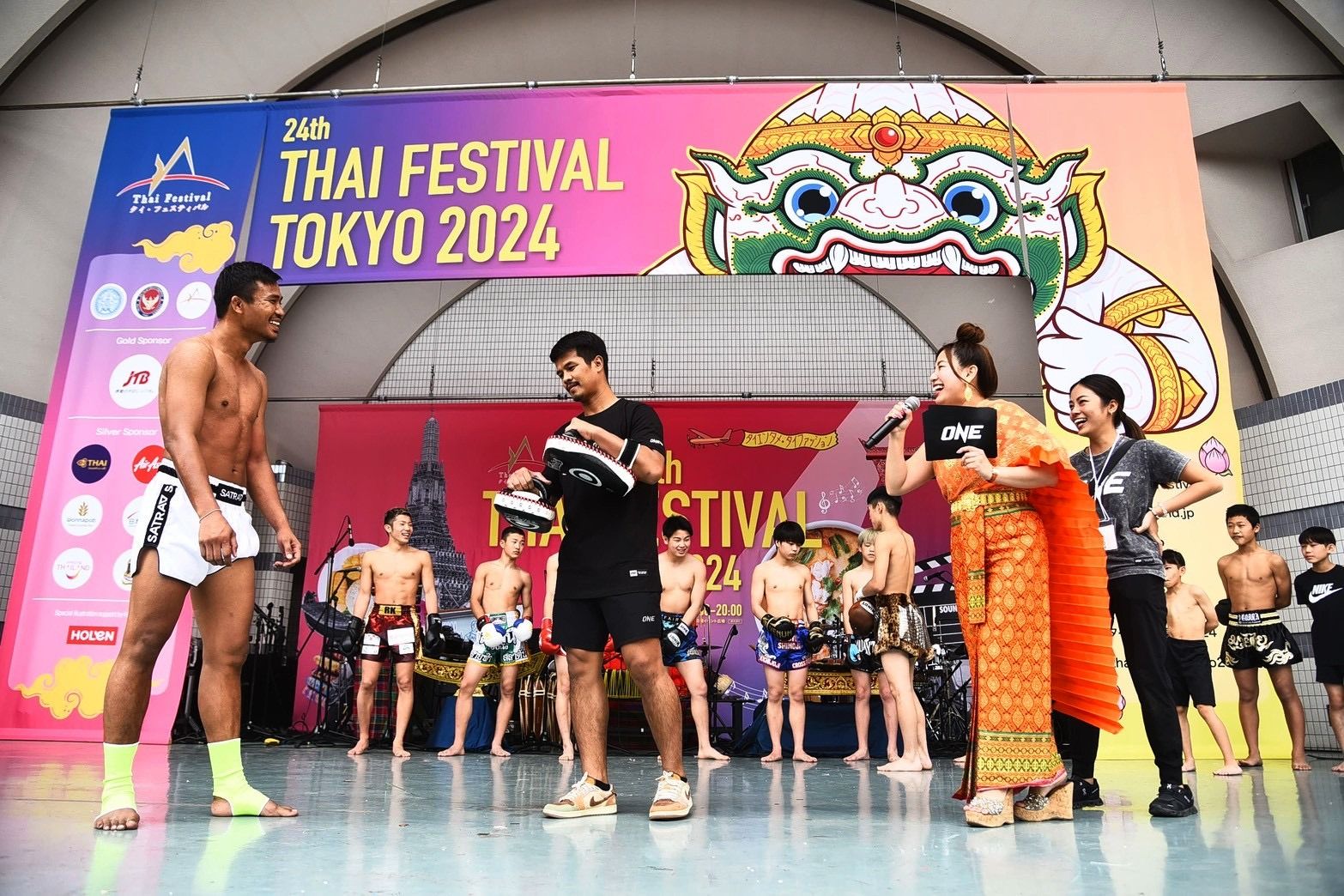 タイフェスティバル2024でMCを務めたときの様子（なっちゃん提供）