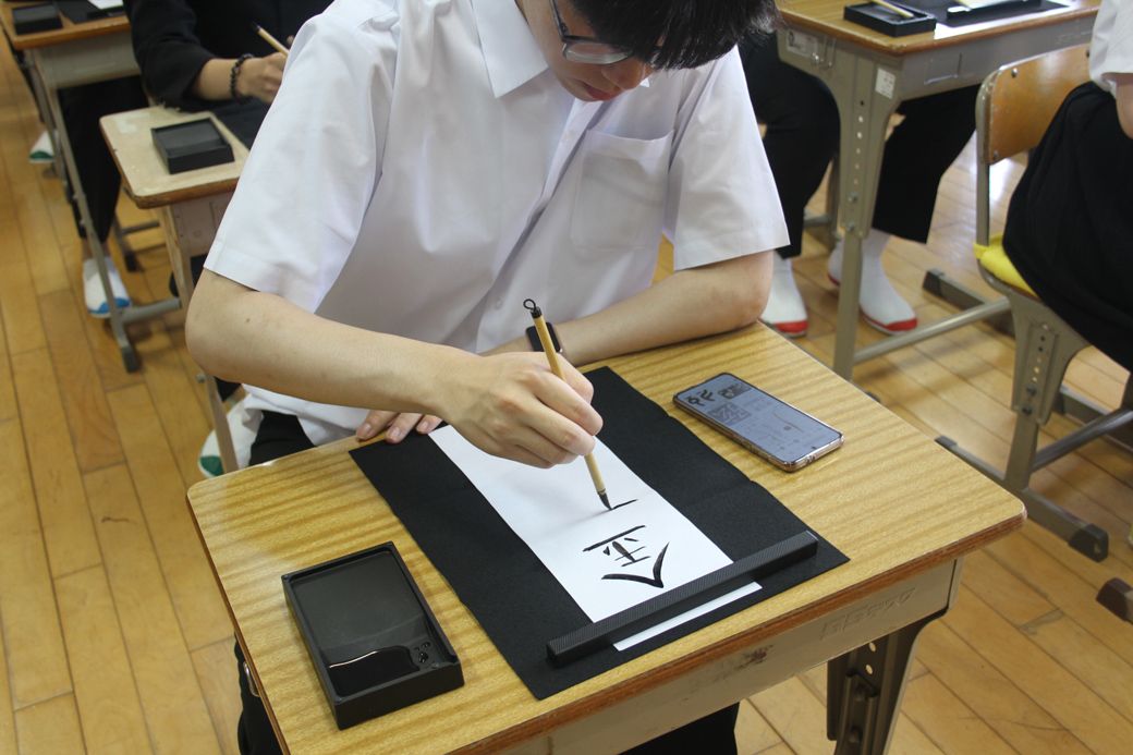習字中のようす（筆者撮影）