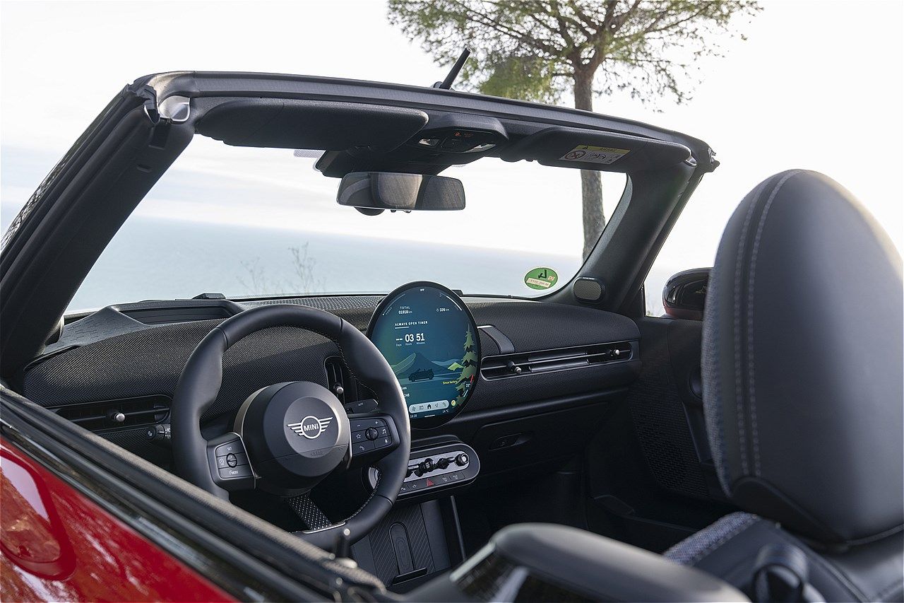 MINI（ミニ）の新型「ミニ・クーパー・コンバーチブルS」（写真：MINI）