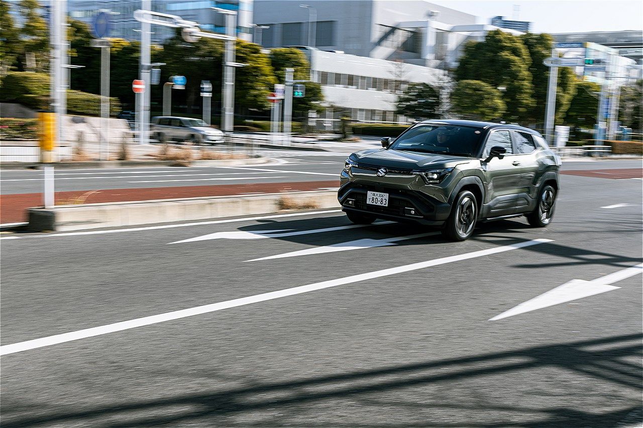 スズキの新型BEV「eビターラ」（写真：三木 宏章）